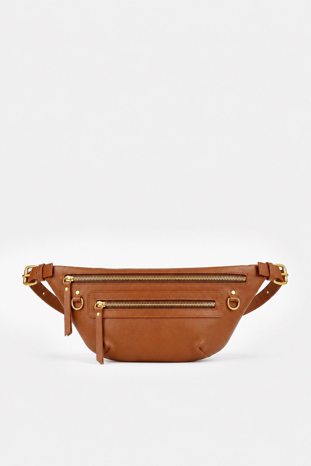 Leather Belt bag in the color brown with gold zipper. Designed for travel and a hands-free lifestyle. 