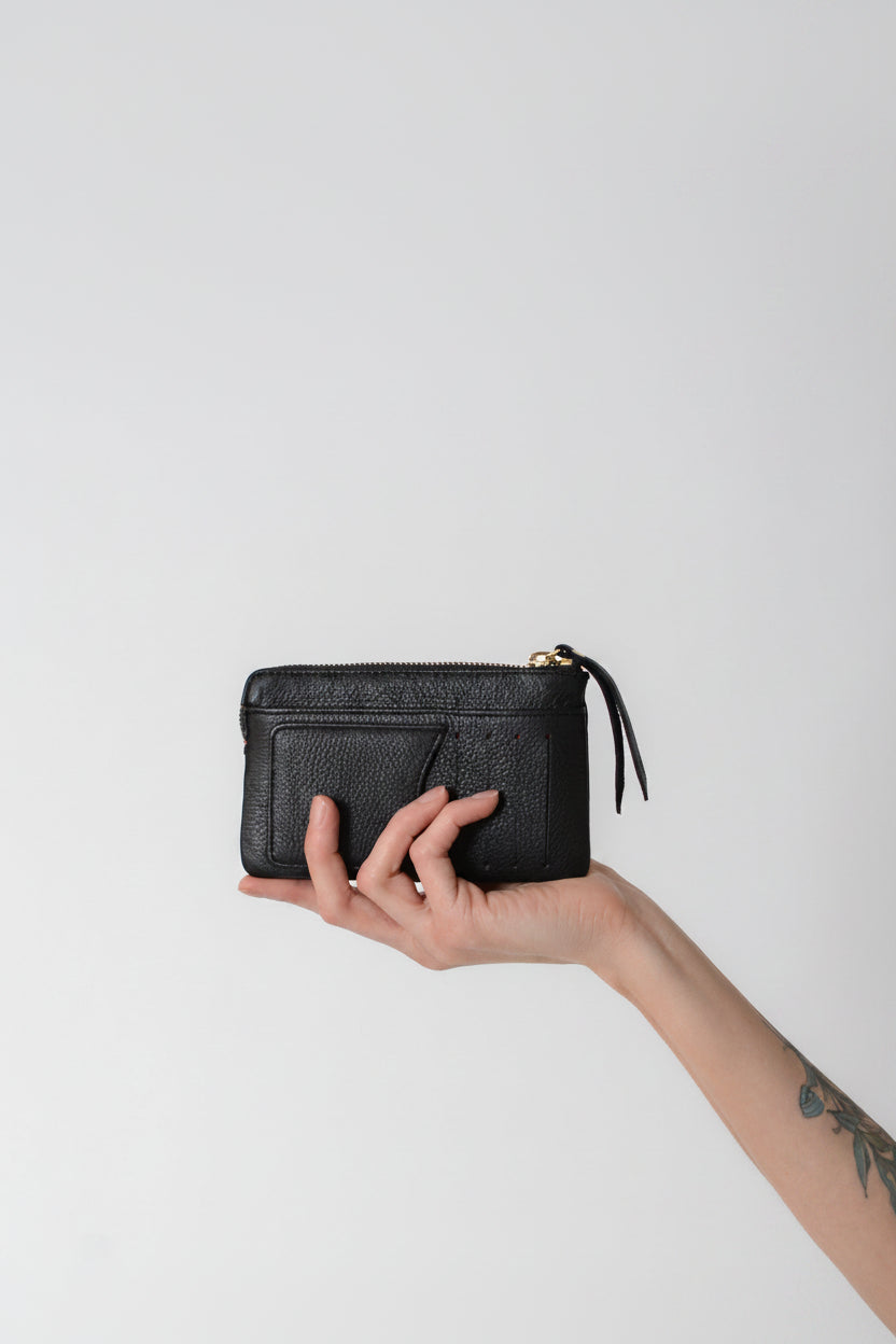 Compact leather wallet in black leather
